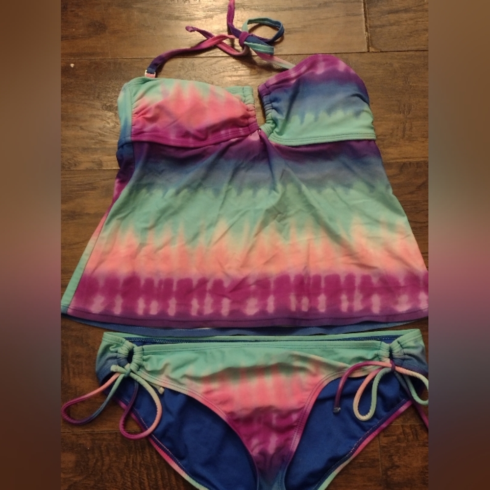 Catalina Pink and Purple Bikini Set Swimwear Tops/Ch(4-6) Bottoms M(8-10).